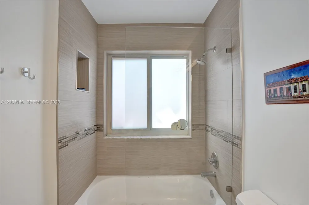 1216 Chinaberry Dr, Weston, FL 33327