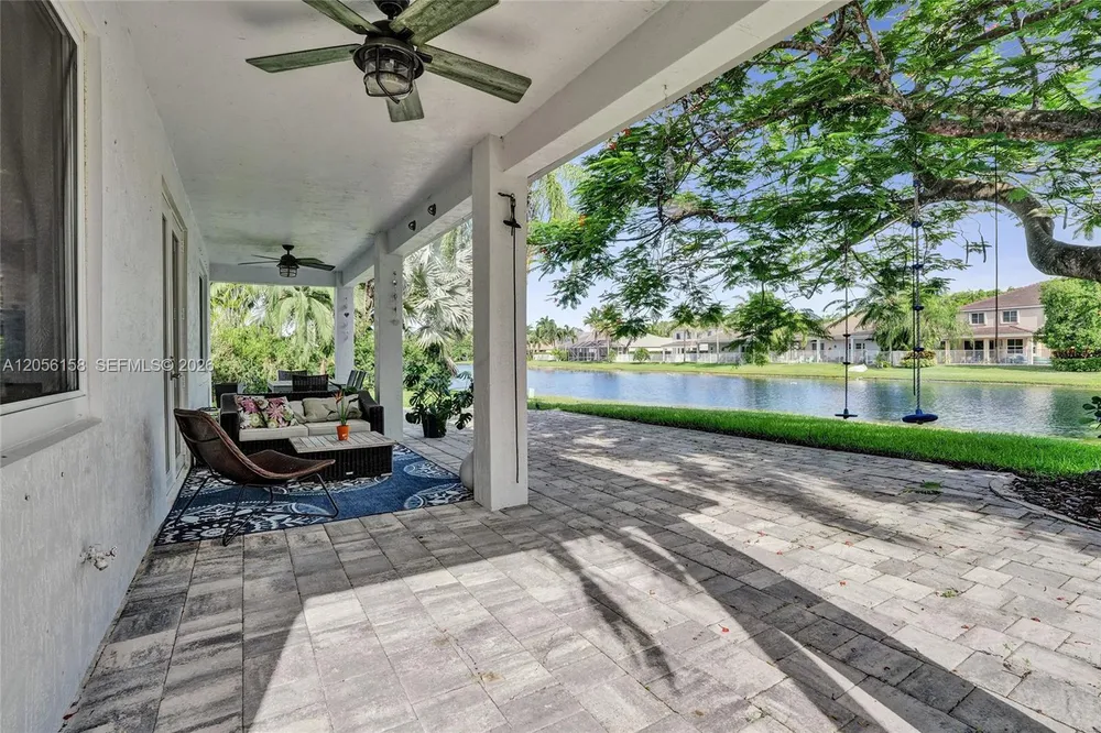 1216 Chinaberry Dr, Weston, FL 33327