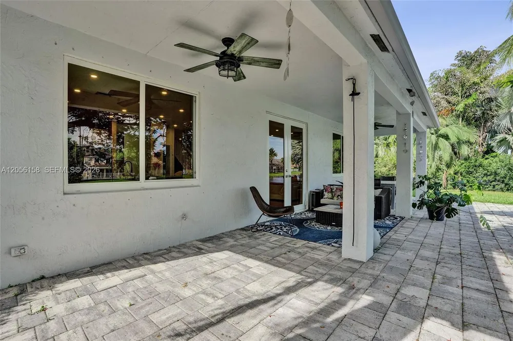 1216 Chinaberry Dr, Weston, FL 33327