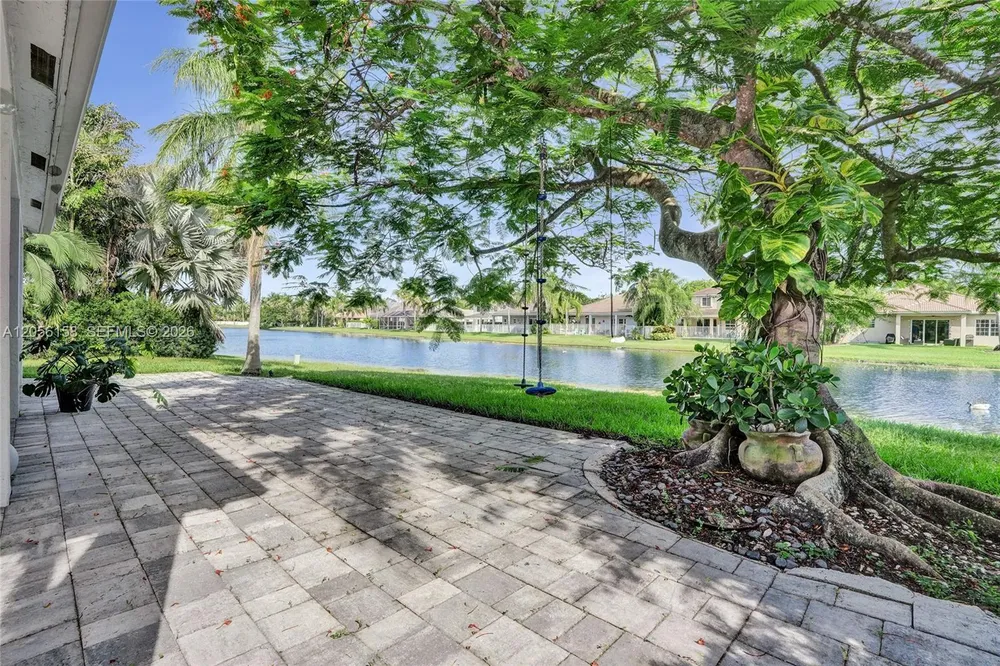 1216 Chinaberry Dr, Weston, FL 33327