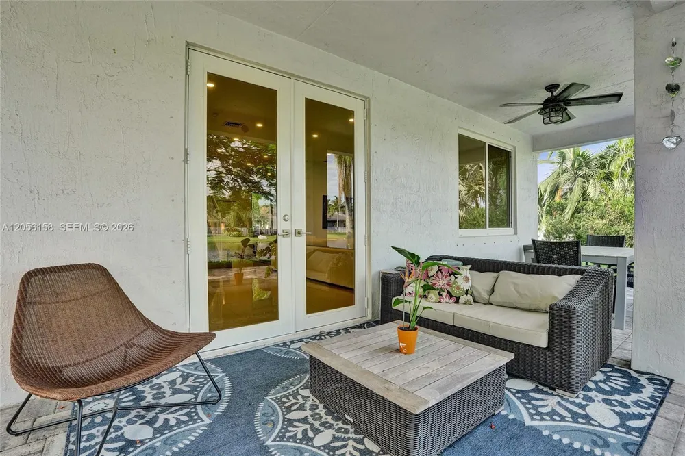 1216 Chinaberry Dr, Weston, FL 33327