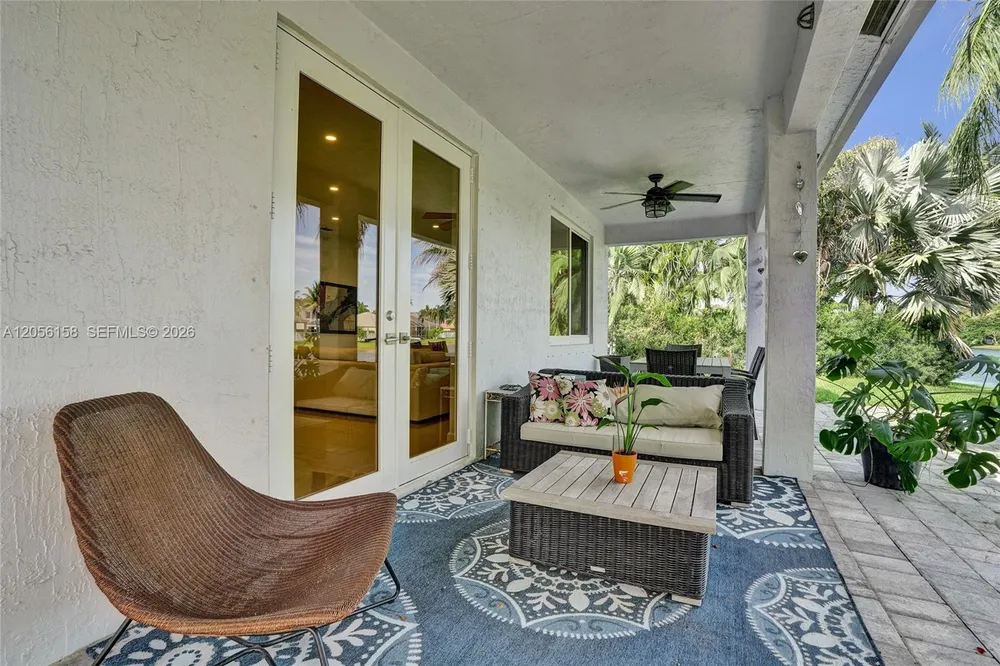 1216 Chinaberry Dr, Weston, FL 33327