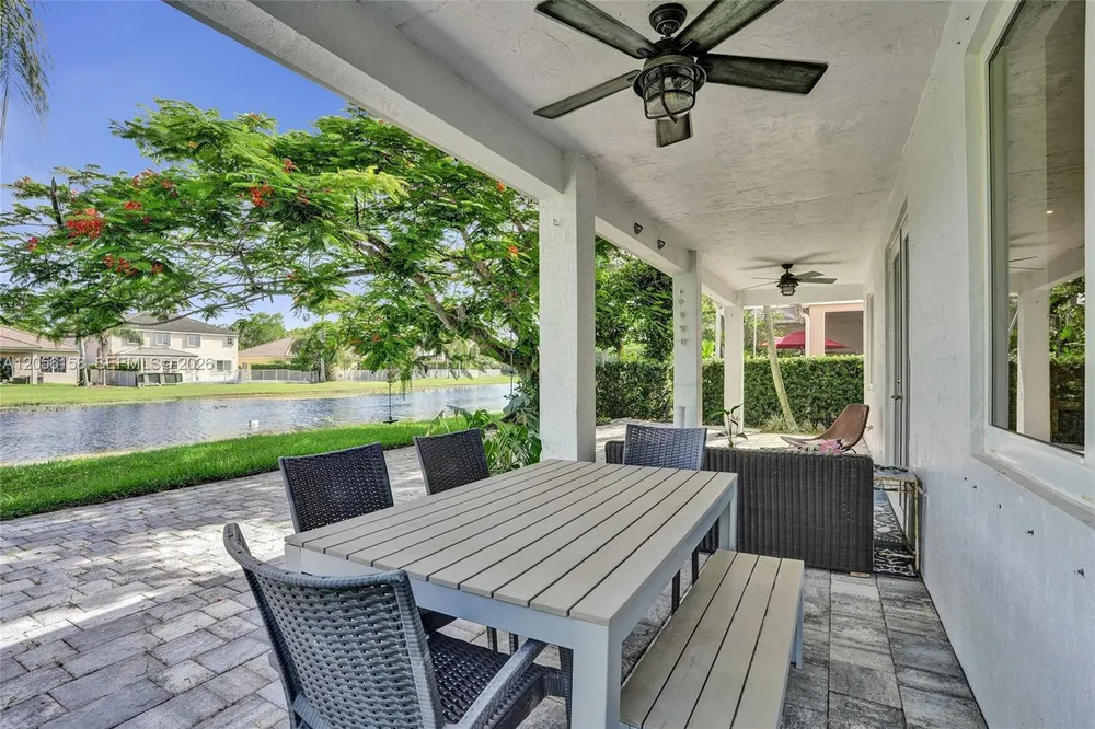 1216 Chinaberry Dr, Weston, FL 33327
