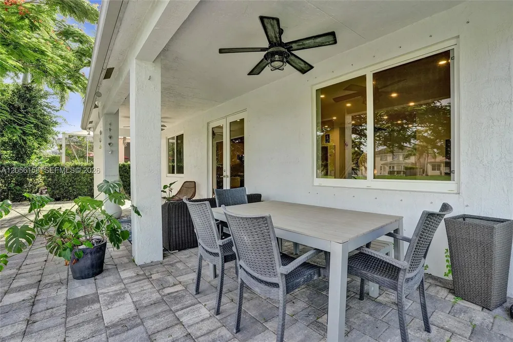 1216 Chinaberry Dr, Weston, FL 33327