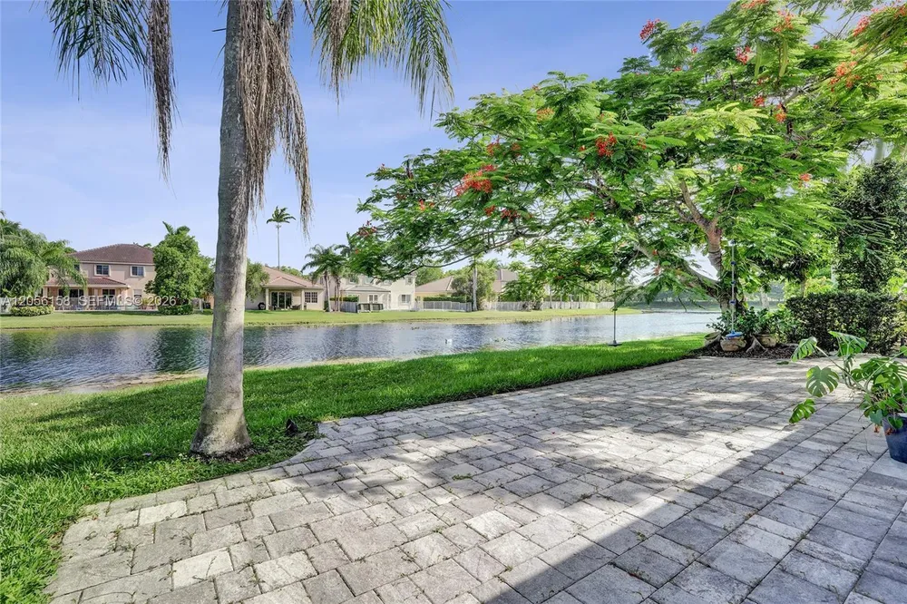 1216 Chinaberry Dr, Weston, FL 33327