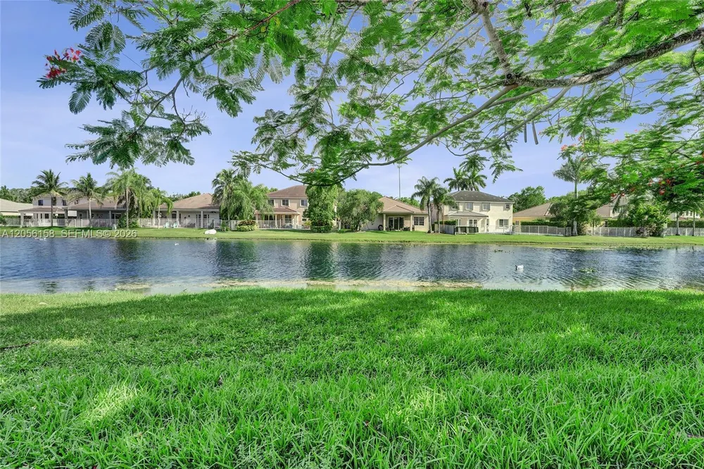 1216 Chinaberry Dr, Weston, FL 33327