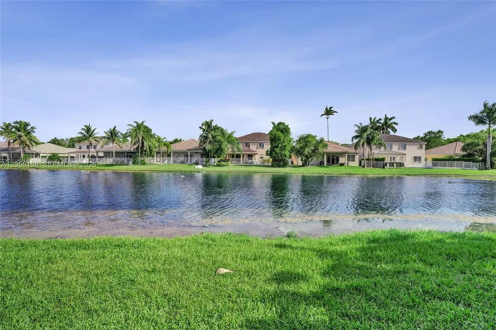 1216 Chinaberry Dr, Weston, FL 33327