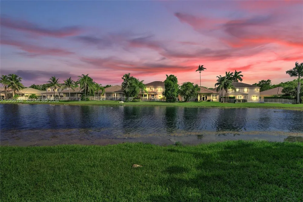 1216 Chinaberry Dr, Weston, FL 33327