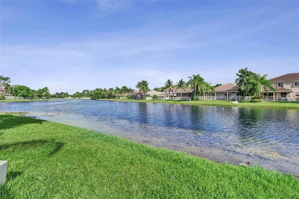1216 Chinaberry Dr, Weston, FL 33327