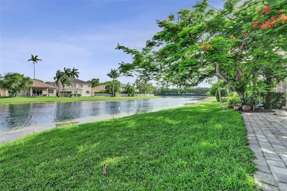 1216 Chinaberry Dr, Weston, FL 33327