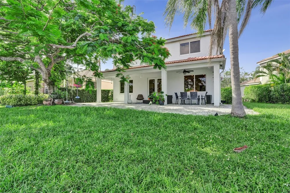 1216 Chinaberry Dr, Weston, FL 33327
