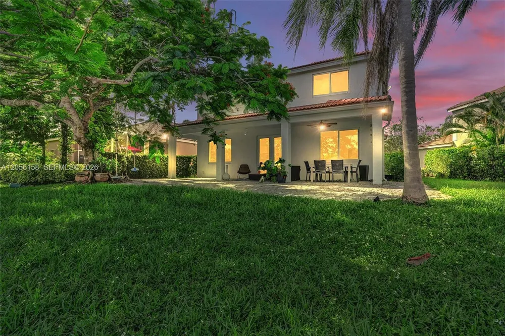 1216 Chinaberry Dr, Weston, FL 33327