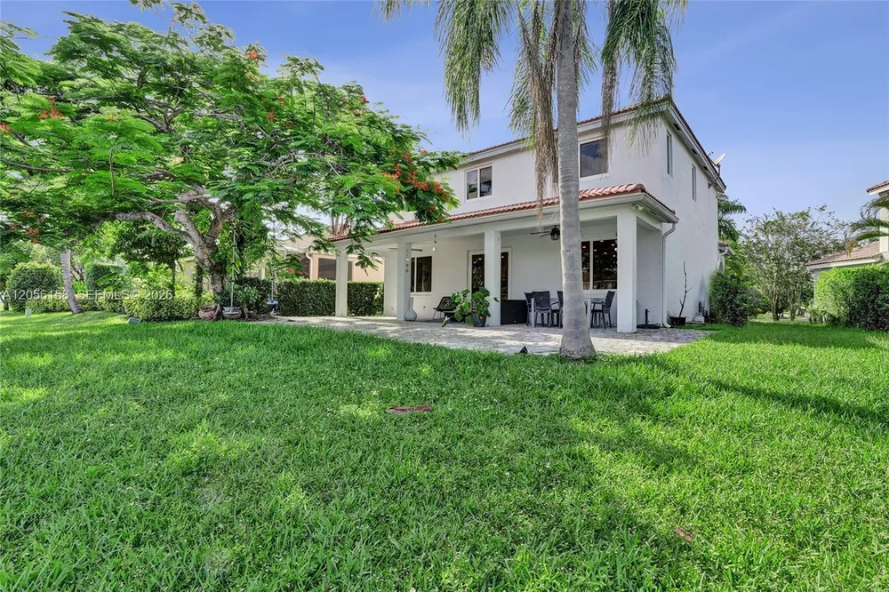 1216 Chinaberry Dr, Weston, FL 33327
