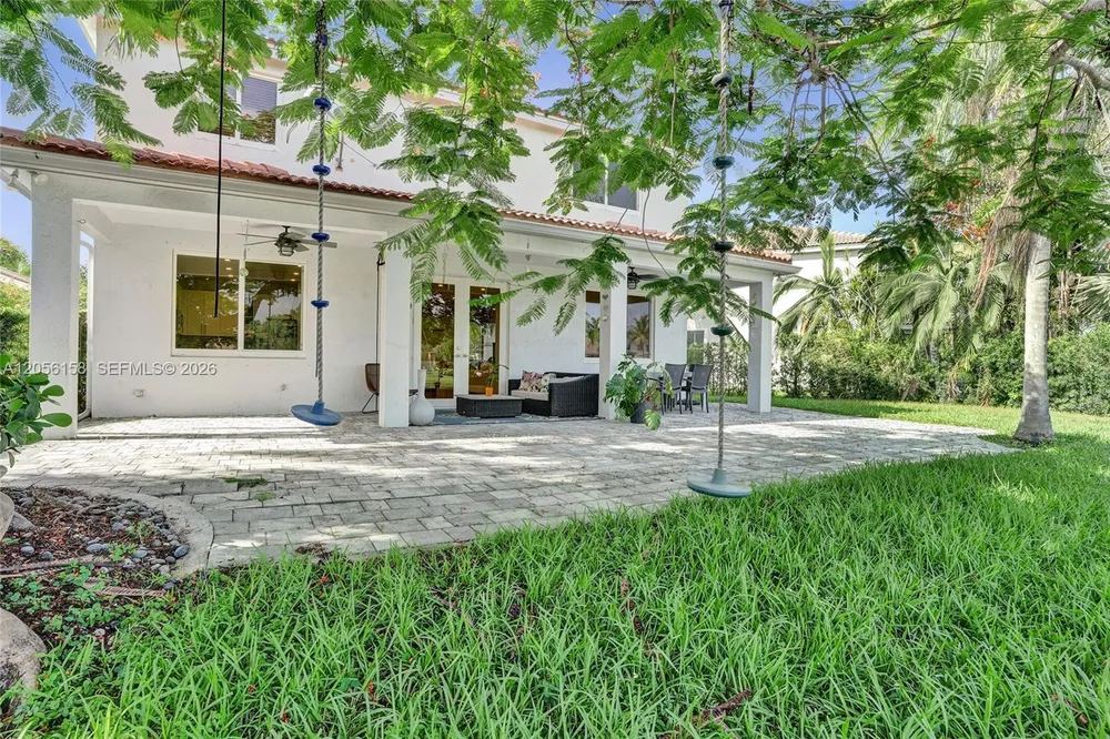 1216 Chinaberry Dr, Weston, FL 33327