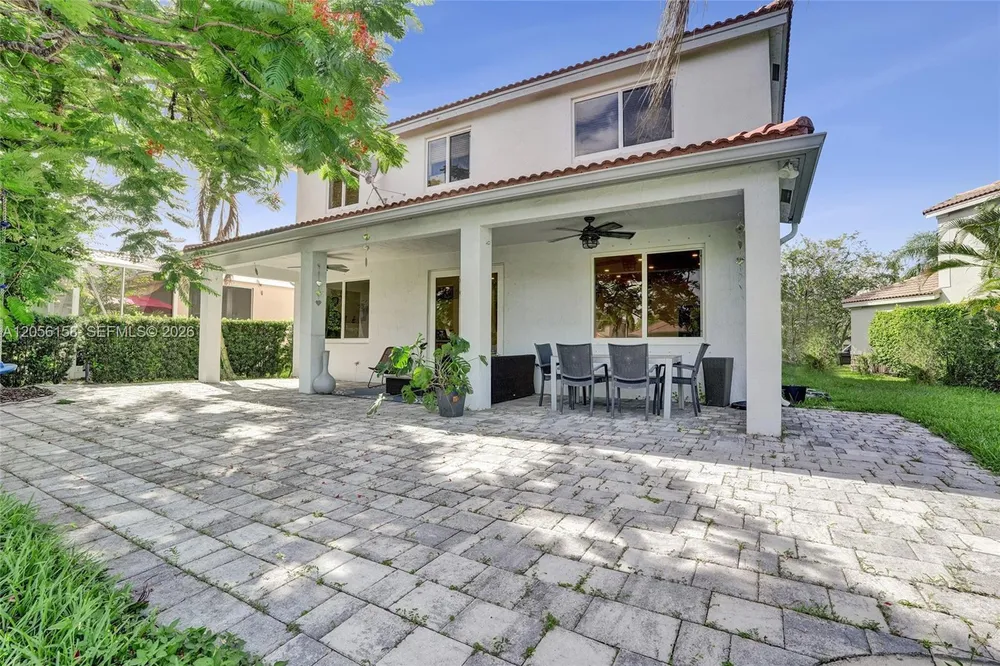 1216 Chinaberry Dr, Weston, FL 33327