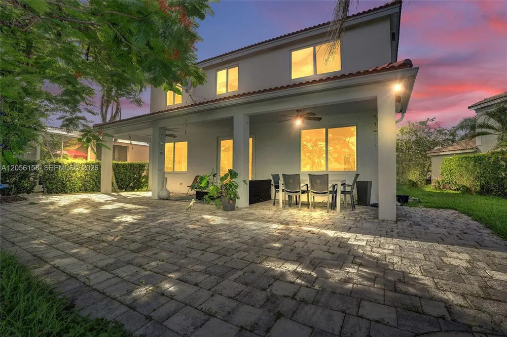 1216 Chinaberry Dr, Weston, FL 33327