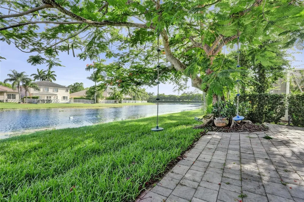 1216 Chinaberry Dr, Weston, FL 33327