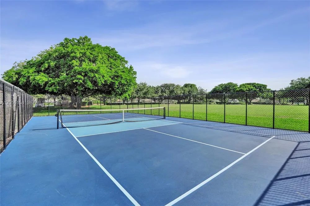 1216 Chinaberry Dr, Weston, FL 33327