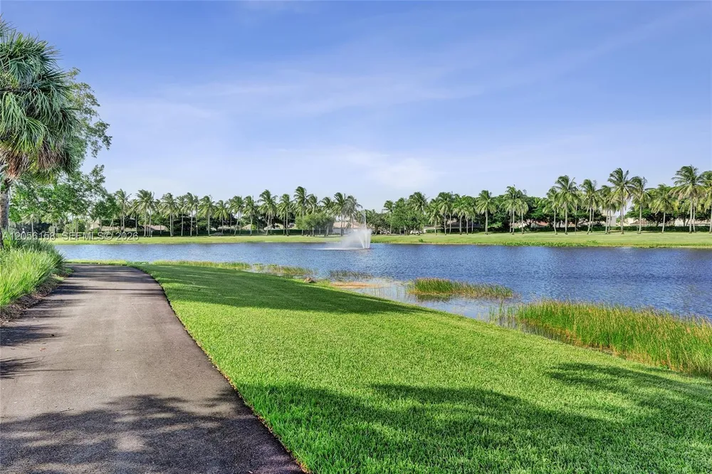 1216 Chinaberry Dr, Weston, FL 33327