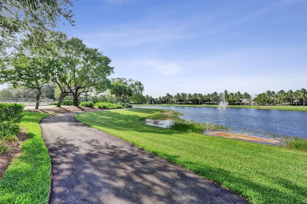1216 Chinaberry Dr, Weston, FL 33327