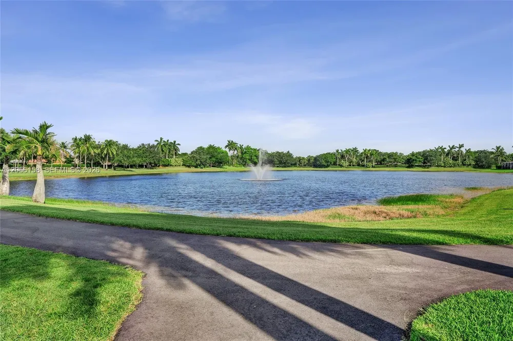 1216 Chinaberry Dr, Weston, FL 33327