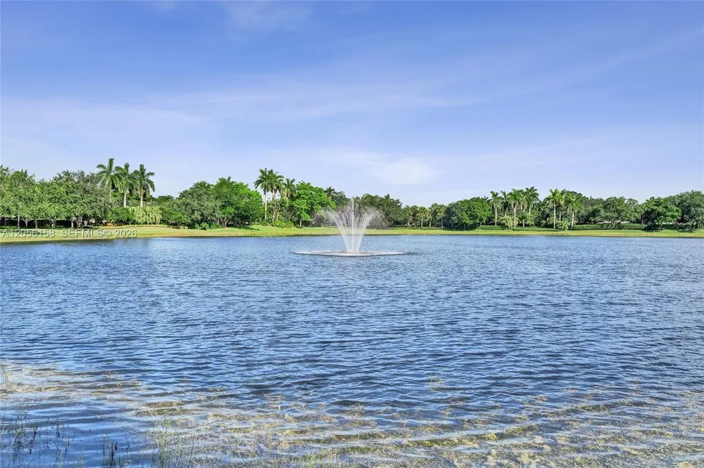 1216 Chinaberry Dr, Weston, FL 33327