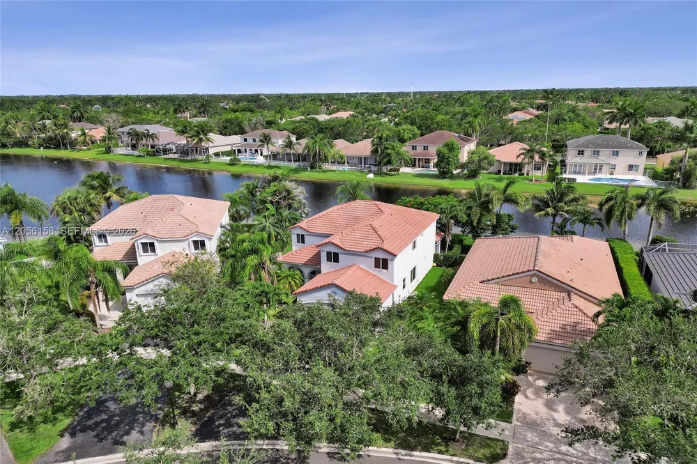 1216 Chinaberry Dr, Weston, FL 33327