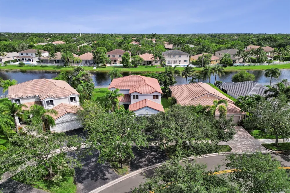 1216 Chinaberry Dr, Weston, FL 33327