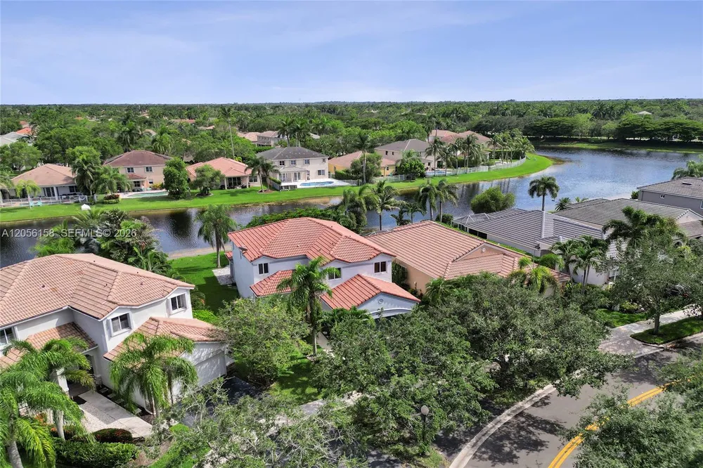 1216 Chinaberry Dr, Weston, FL 33327