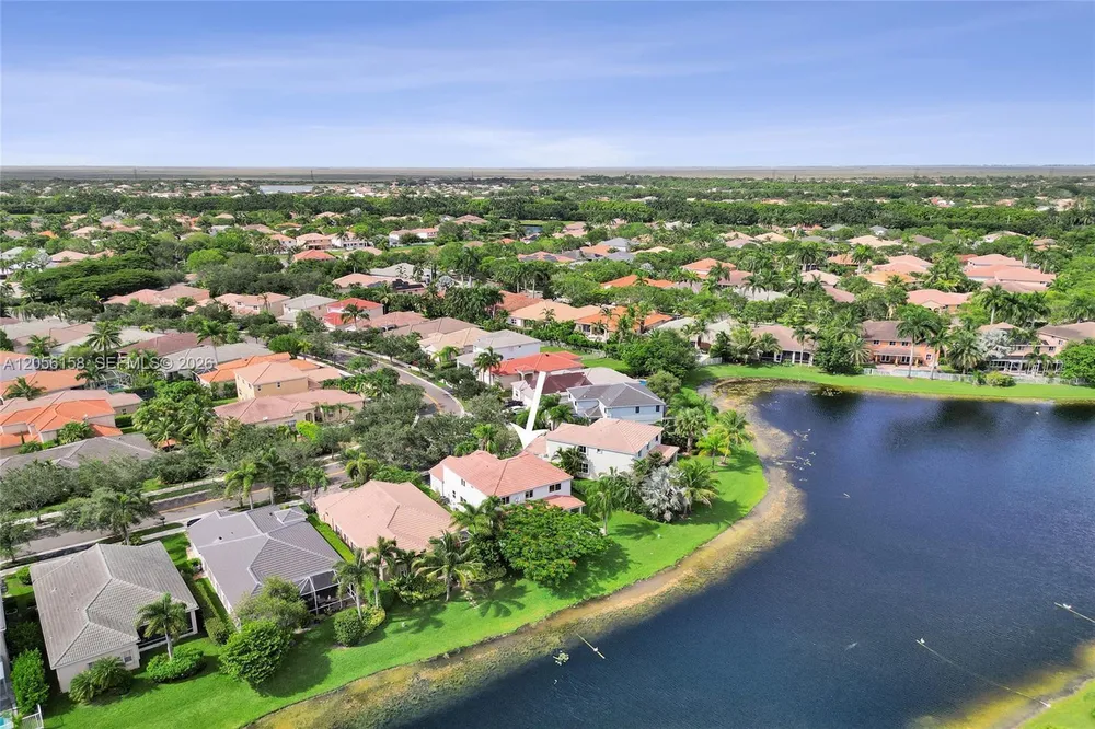 1216 Chinaberry Dr, Weston, FL 33327
