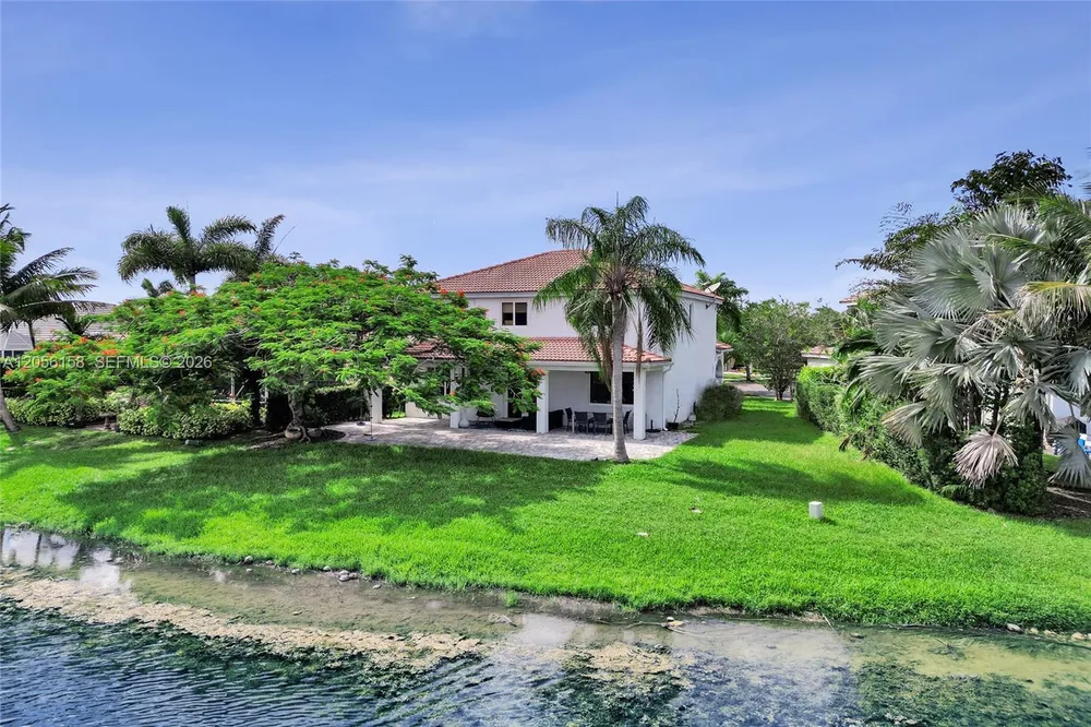 1216 Chinaberry Dr, Weston, FL 33327