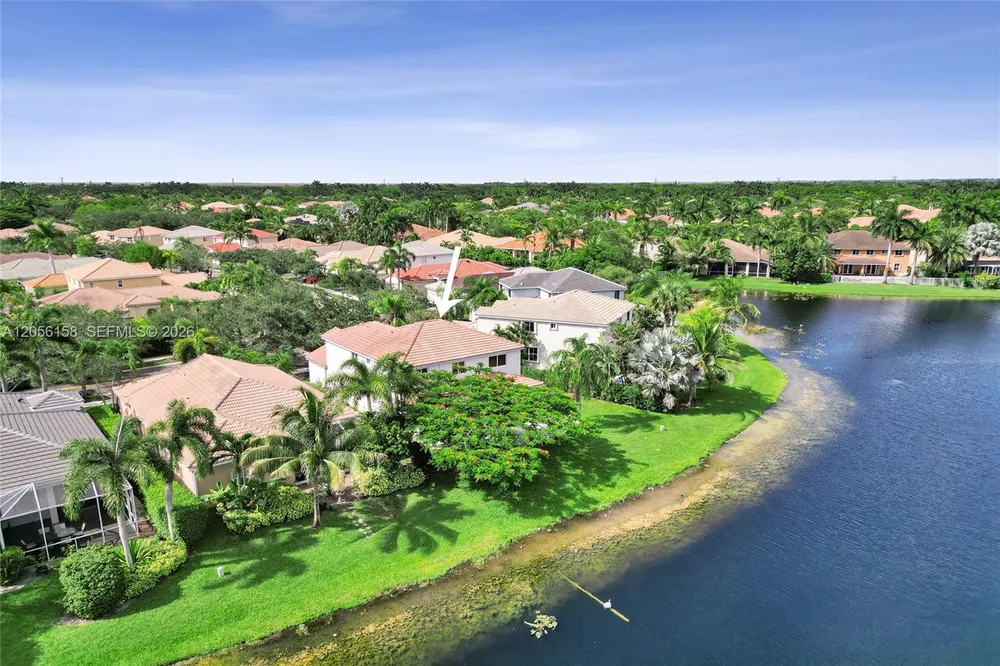 1216 Chinaberry Dr, Weston, FL 33327