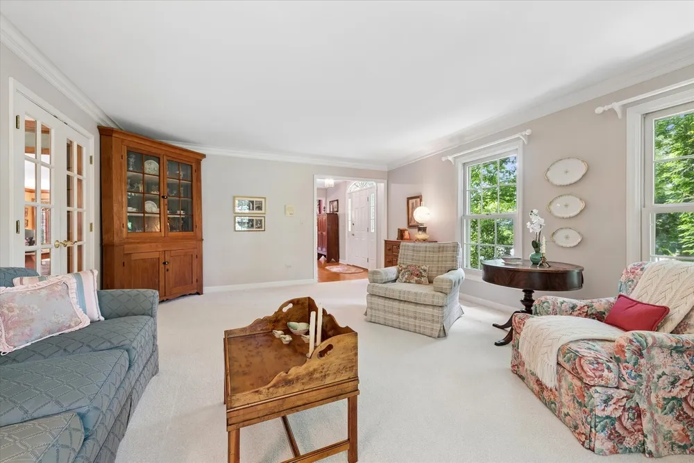 22801 W Glenhurst Rd, Deer Park, IL 60010