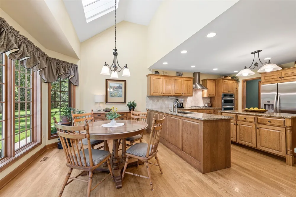22801 W Glenhurst Rd, Deer Park, IL 60010
