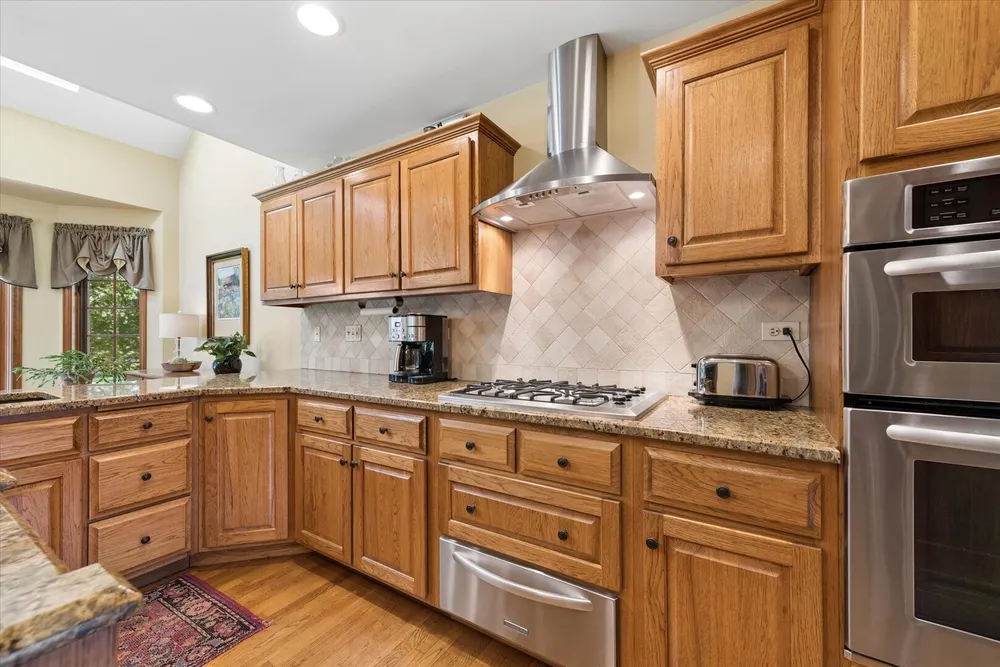22801 W Glenhurst Rd, Deer Park, IL 60010