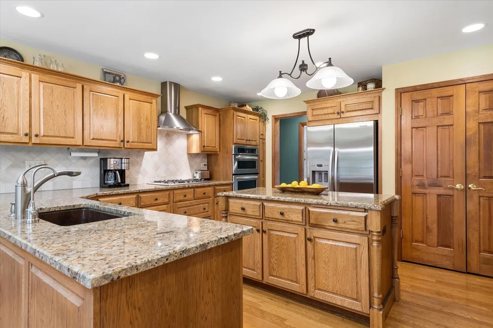22801 W Glenhurst Rd, Deer Park, IL 60010