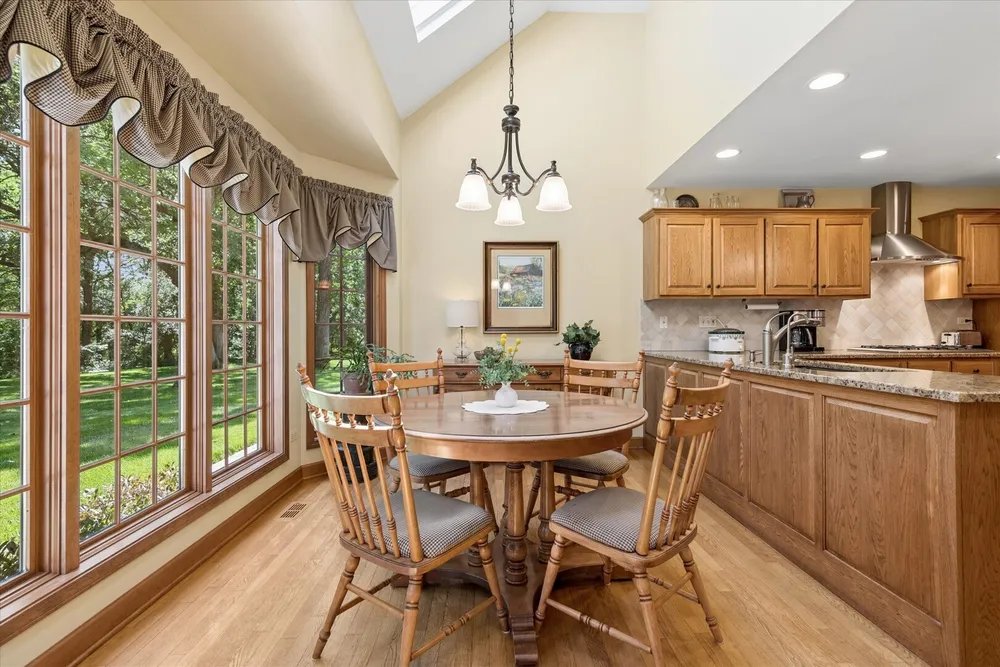 22801 W Glenhurst Rd, Deer Park, IL 60010