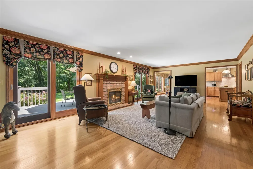 22801 W Glenhurst Rd, Deer Park, IL 60010