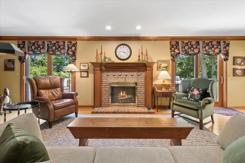 22801 W Glenhurst Rd, Deer Park, IL 60010