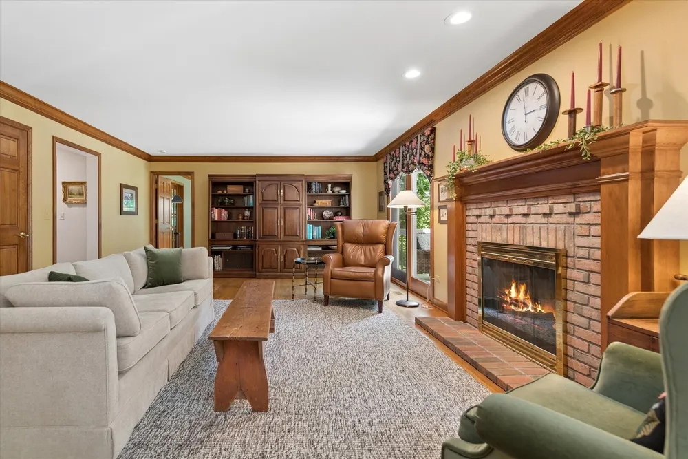 22801 W Glenhurst Rd, Deer Park, IL 60010
