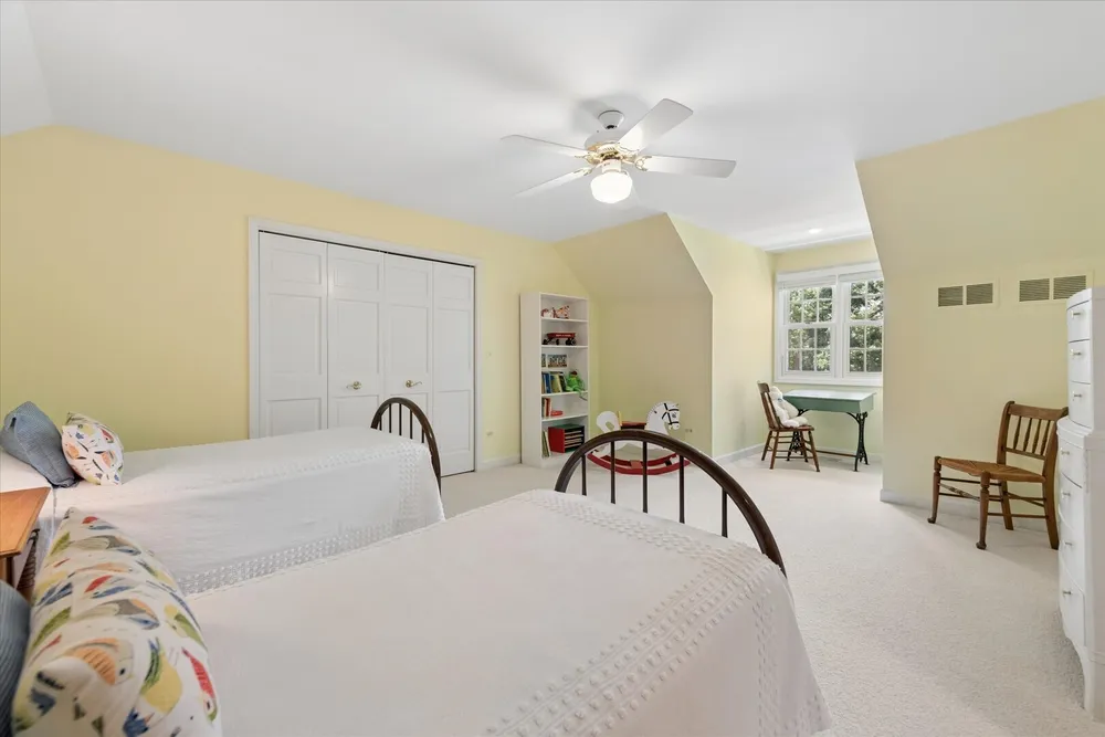 22801 W Glenhurst Rd, Deer Park, IL 60010