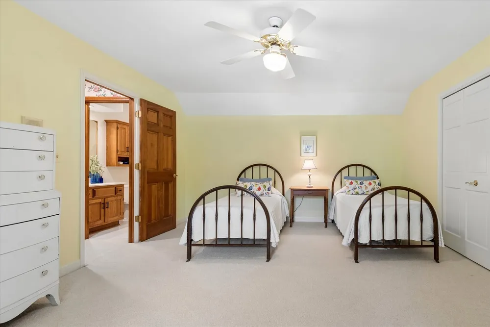22801 W Glenhurst Rd, Deer Park, IL 60010