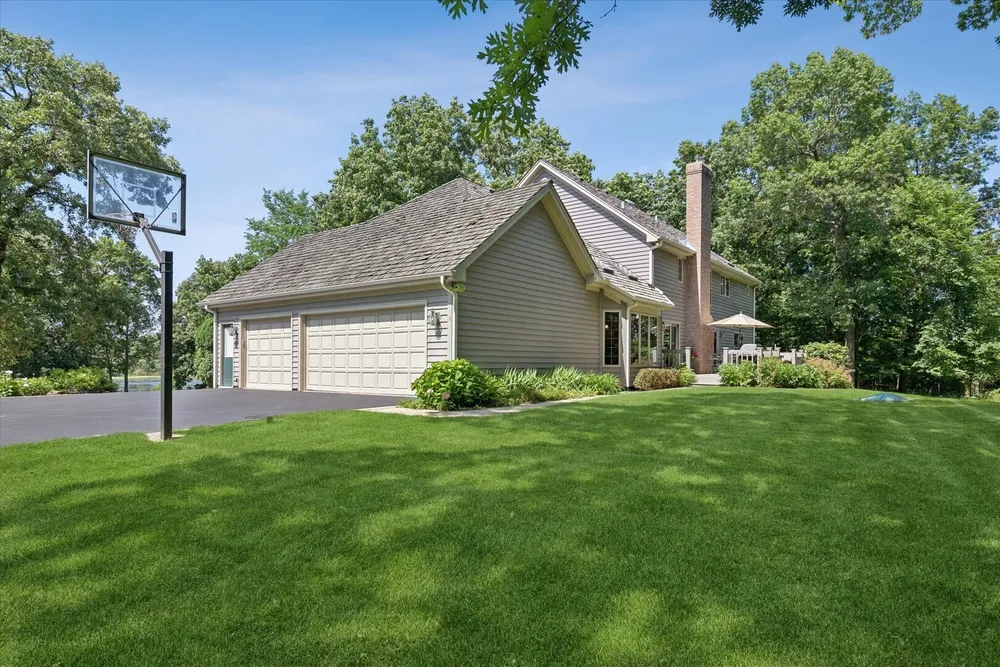 22801 W Glenhurst Rd, Deer Park, IL 60010