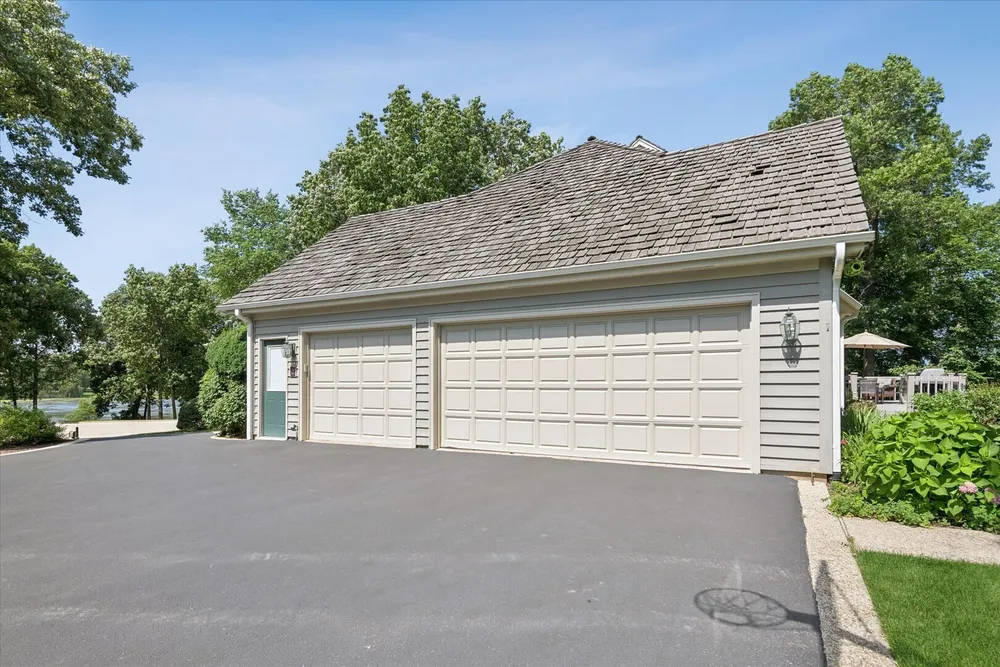 22801 W Glenhurst Rd, Deer Park, IL 60010