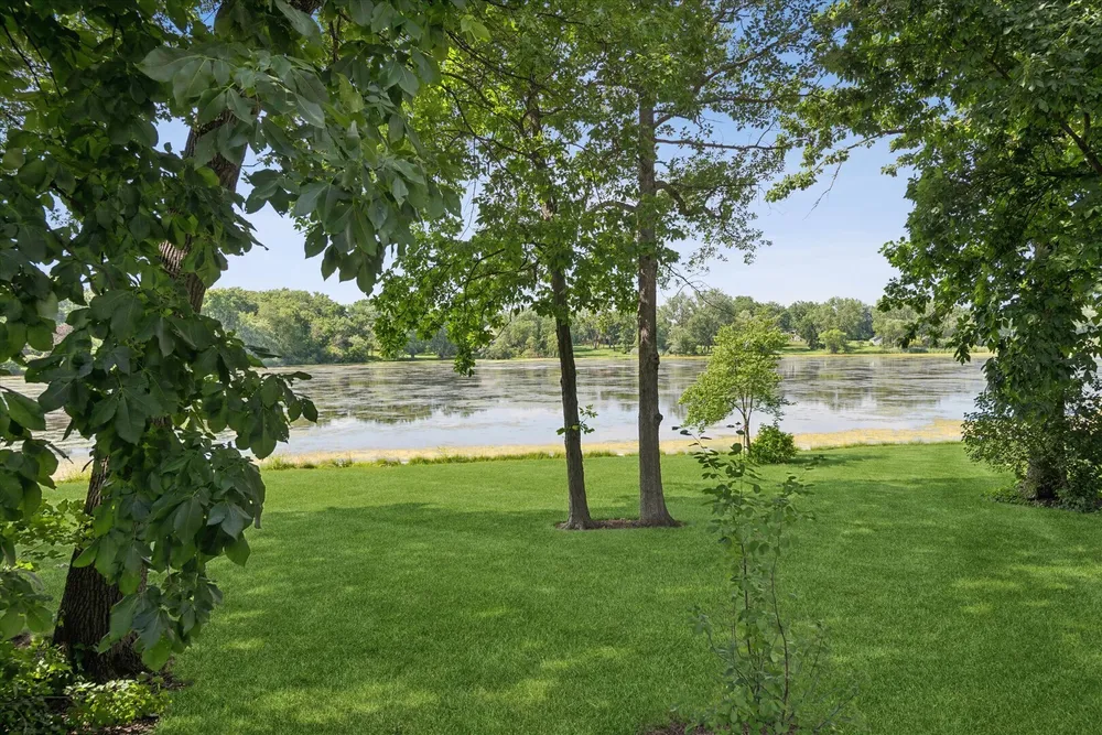 22801 W Glenhurst Rd, Deer Park, IL 60010