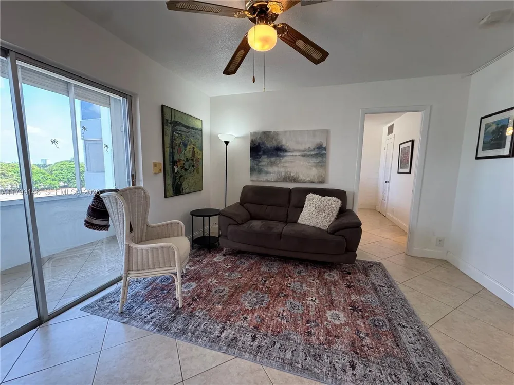 1700 Pierce St, Hollywood, FL 33020