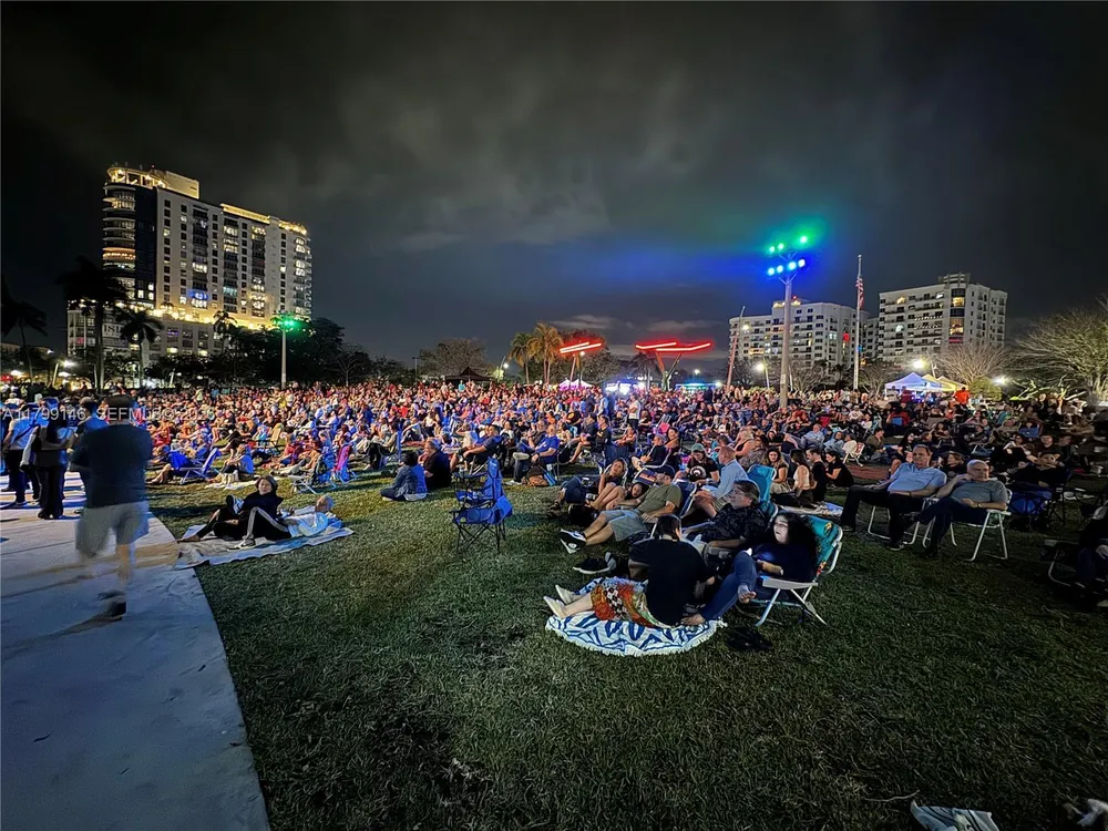 1700 Pierce St, Hollywood, FL 33020