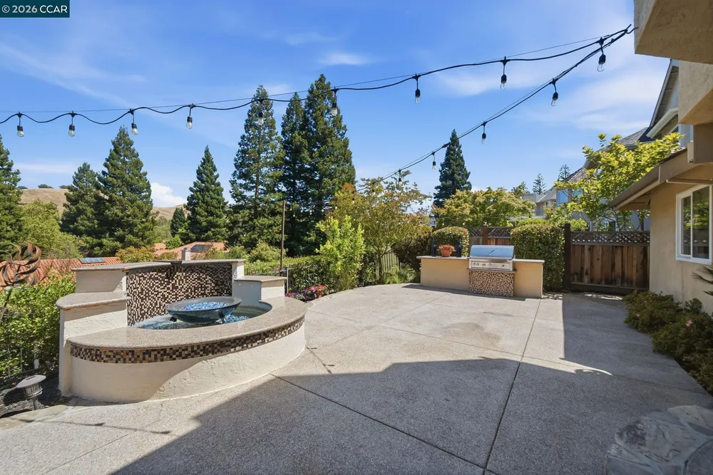 700 Blue Spruce Dr, Danville, CA 94506