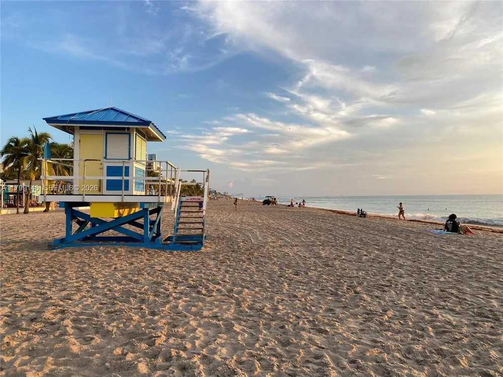 1700 Pierce St, Hollywood, FL 33020