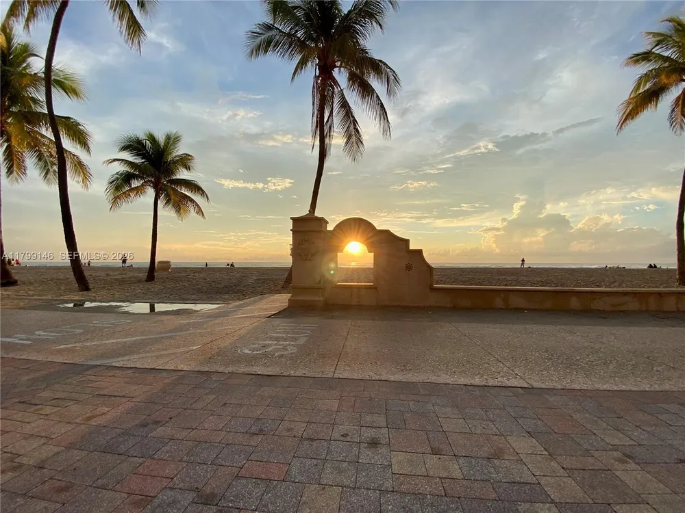 1700 Pierce St, Hollywood, FL 33020